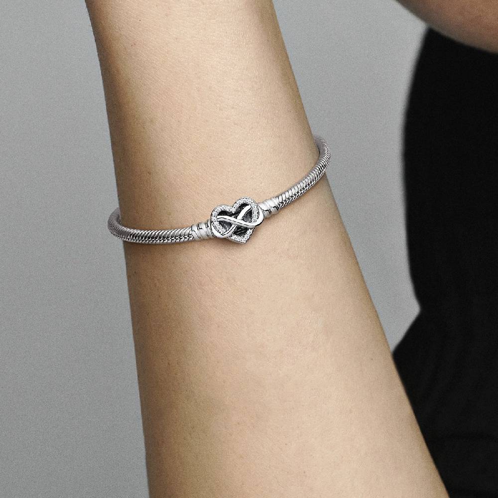 Pandora Armband Moments 50% Rabatt mit kostenlosem Versand