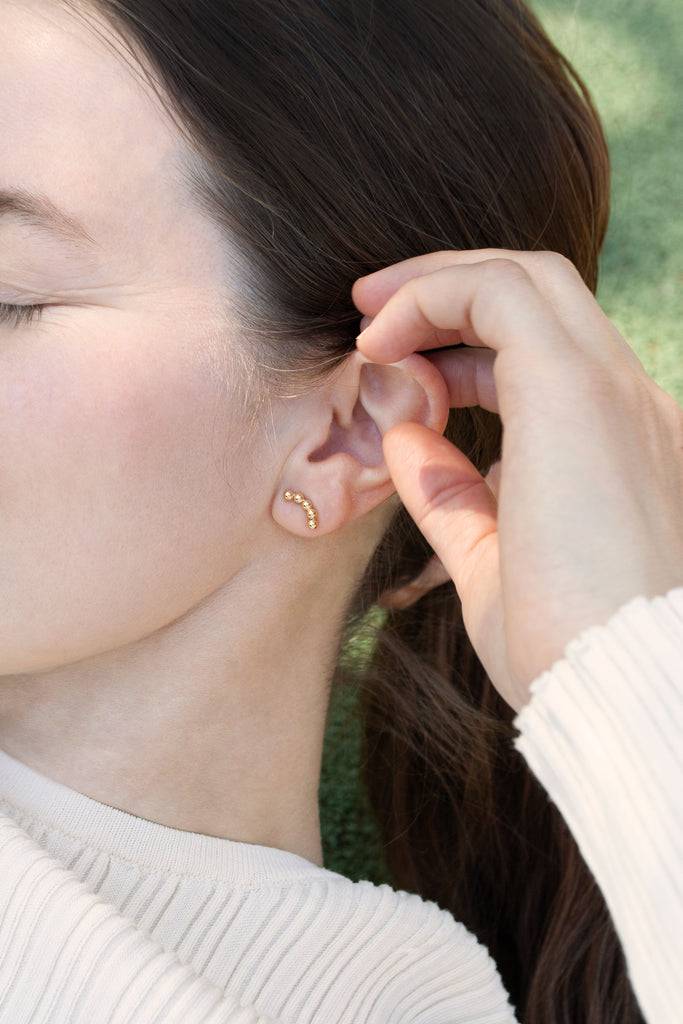 JUKSEREI BONBON EAR STUDS Saisonale Angebote