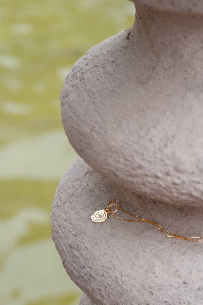 JUKSEREI ROSE NECKLACE Nur noch ein Tag übrig