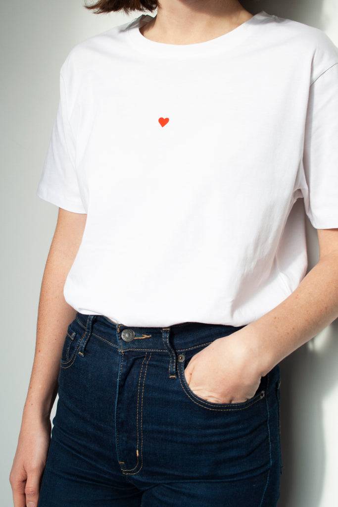 JUKSEREI HEART T-SHIRT Meist gekauft