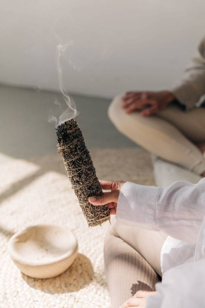 JUKSEREI KRUUT · SLOW MOTION SMUDGE STICK Großer Ausverkauf