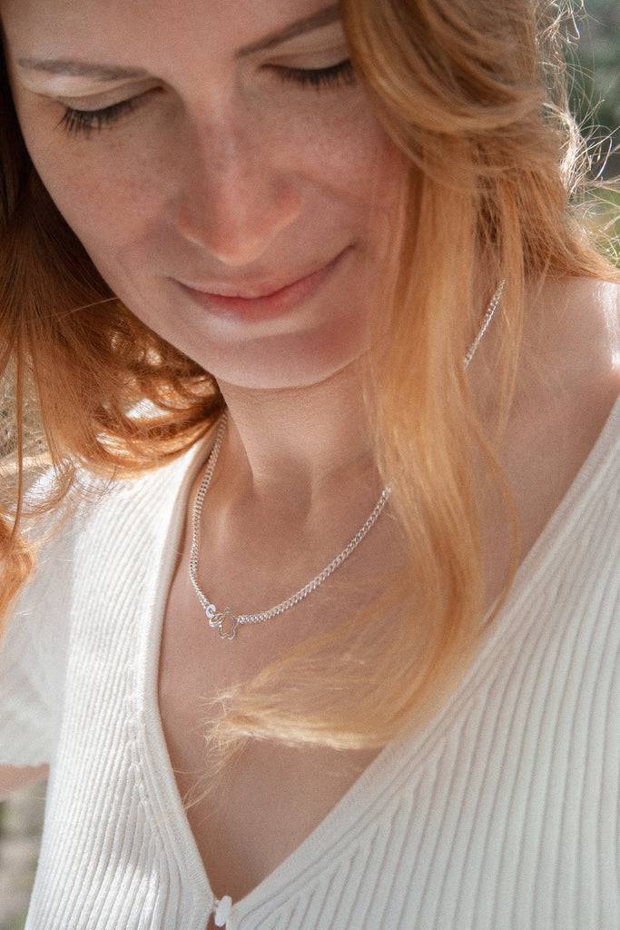 JUKSEREI FLOW NECKLACE Sonderangebote