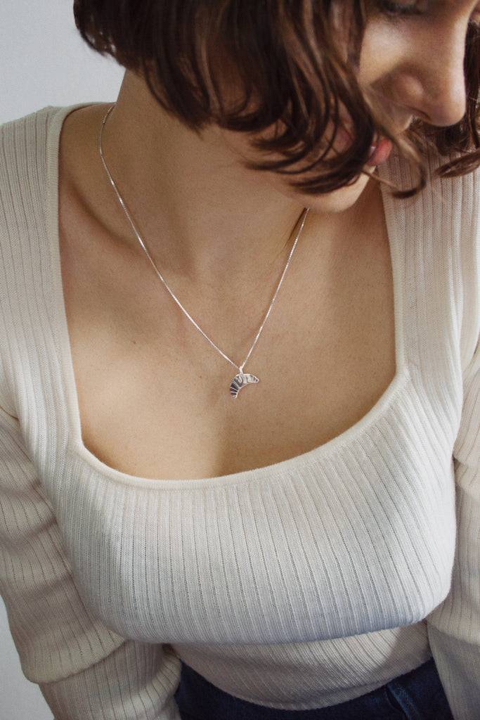JUKSEREI CROISSANT NECKLACE JETZT KAUFEN
