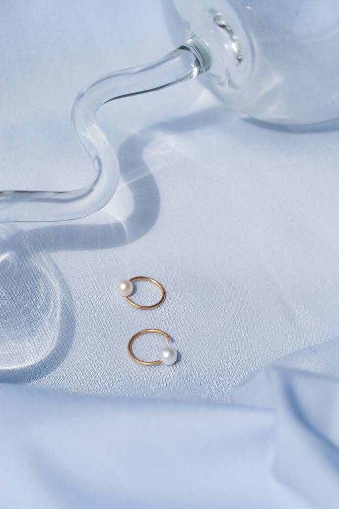 JUKSEREI VOYAGE TWIST EARRINGS MINI Neueste Stile