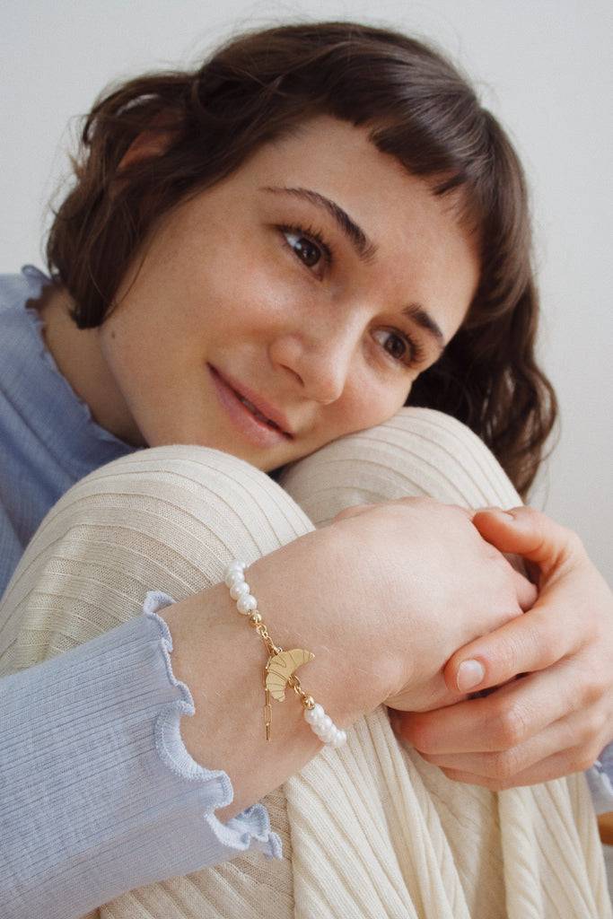 JUKSEREI CROISSANT PEARL BRACELET Begrenzt auf 3 Tage