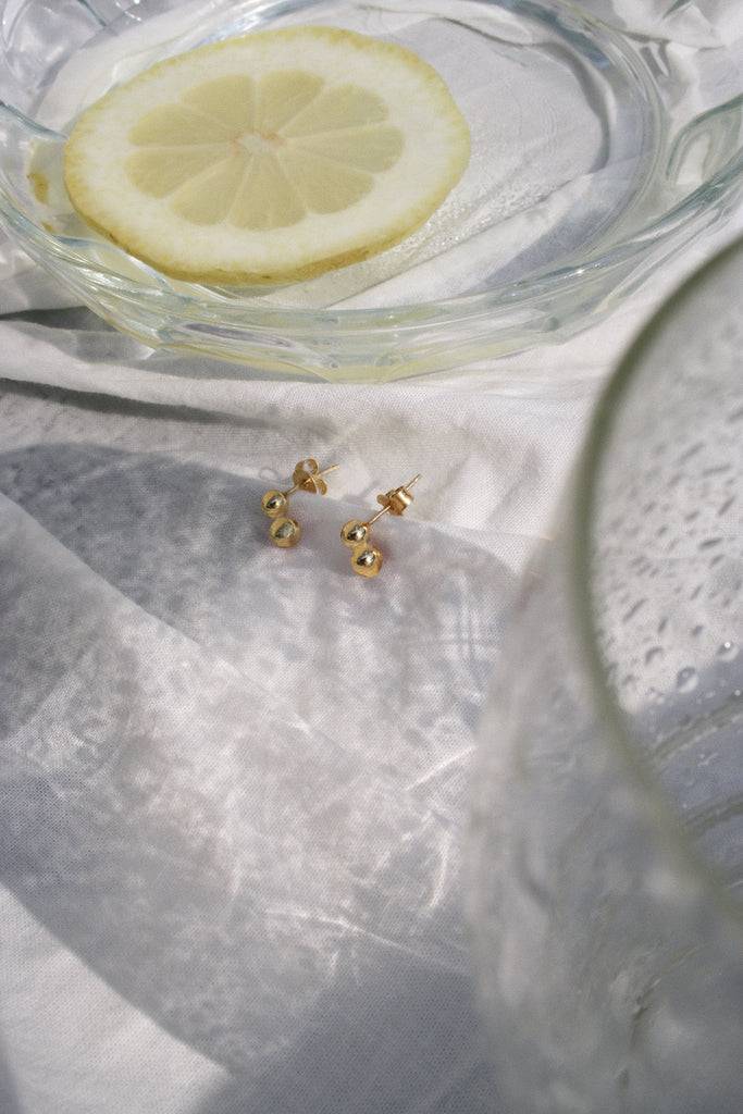 JUKSEREI SOL EAR STUDS Im Verkauf