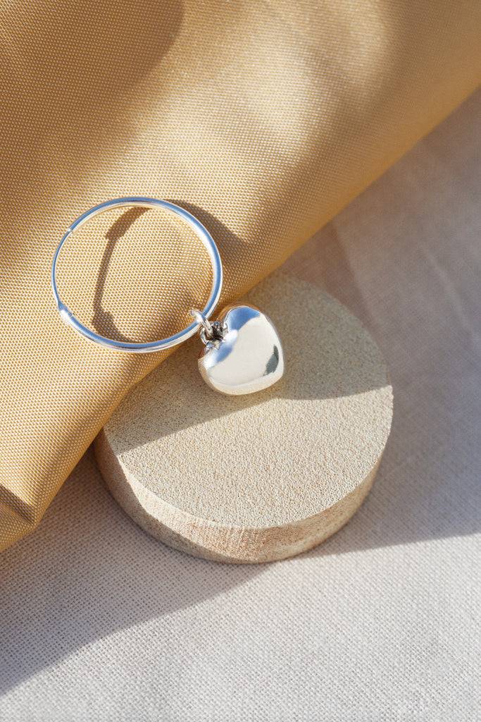 JUKSEREI AMORE CHARM EARRINGS Saisonale Angebote