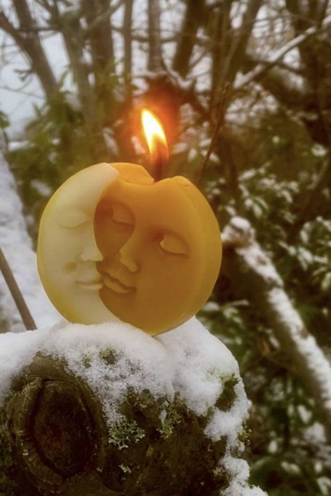 JUKSEREI SOLLYS · MOON/SUN BEESWAX CANDLE 50% Rabatt mit kostenlosem Versand