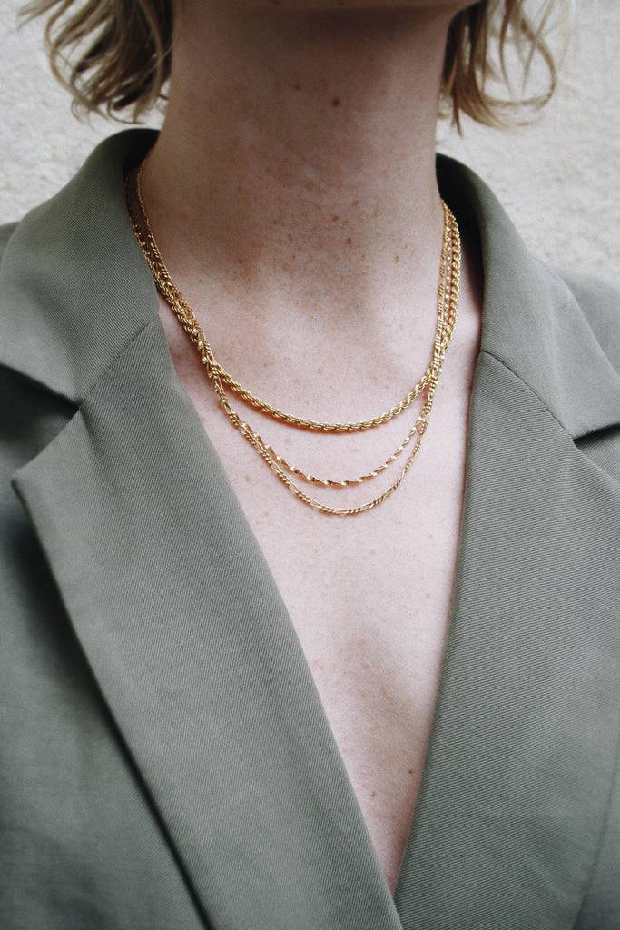 JUKSEREI TWIRL NECKLACE Kostenloser Versand