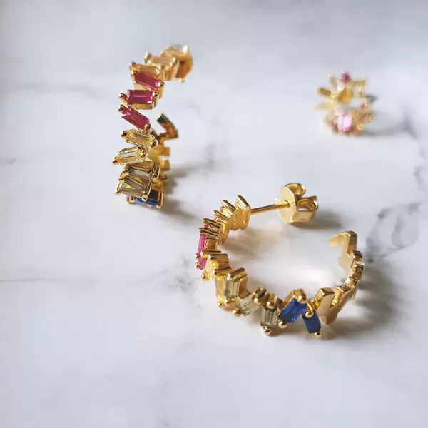 Leaf Jewelry Creole ICE CUBE, Multi Colour Zirkonia, 18 K Gelbgold vergoldet Lagerräumung