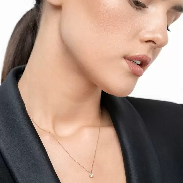 Leaf Jewelry Halskette Letter "M", 14 K Rosegold mit Diamanten Tägliche Deals