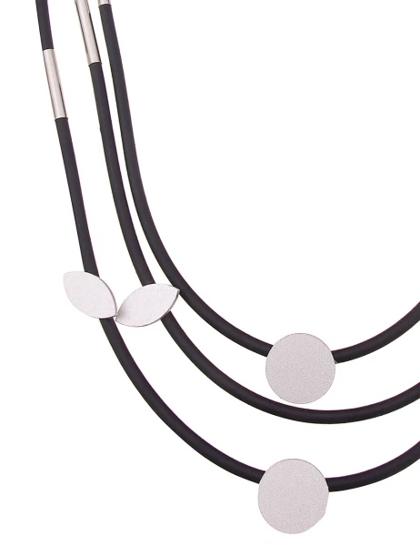 -50% SALE Leslii Lange Halskette Statement Formen in Silber Schwarz Fabrikverkauf