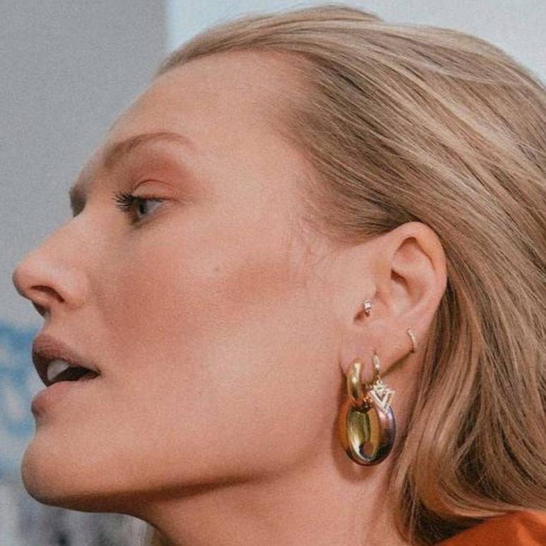 Mosuo Jewellery Dreieck Charm Creolen Tiefpreis