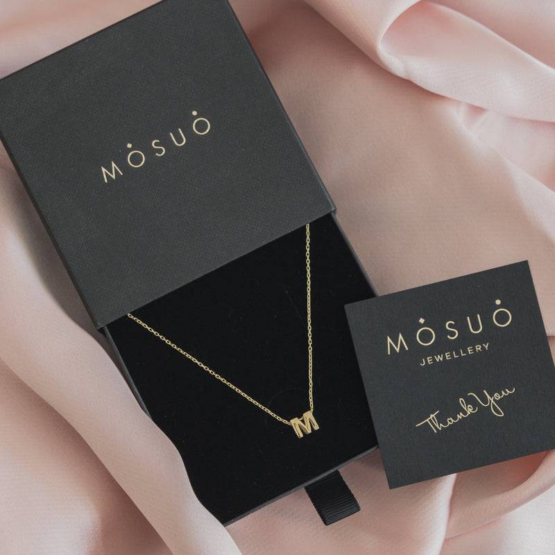 Mosuo Jewellery Diamant Buchstaben Halskette “M” - Vermeil Bis zu 55% Rabatt