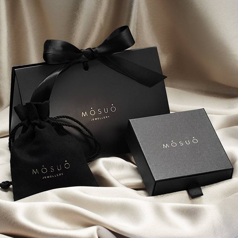 Mosuo Jewellery Diamant Buchstaben Halskette “M” - Vermeil Bis zu 55% Rabatt
