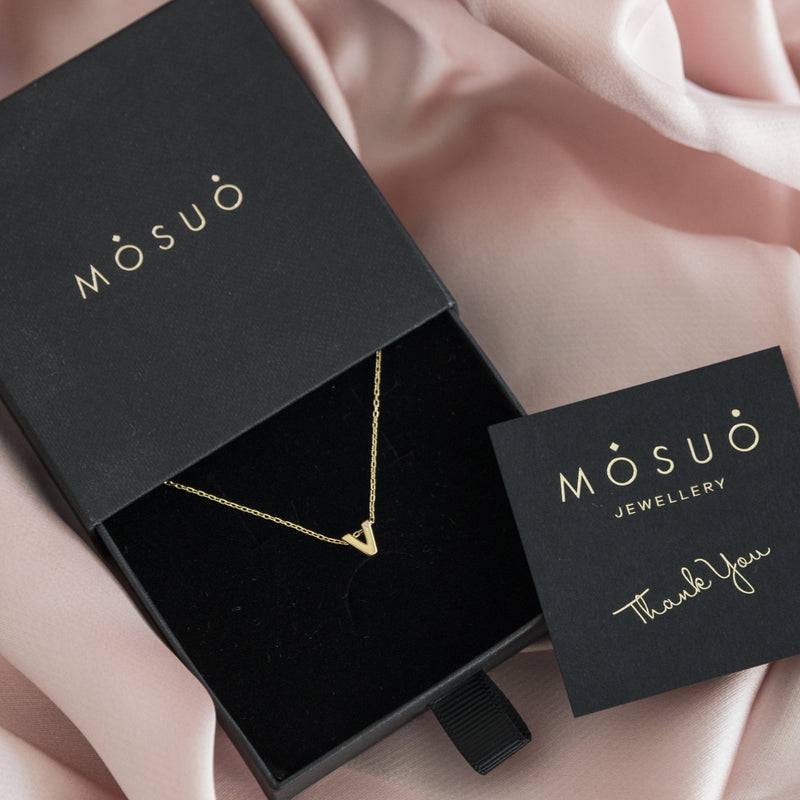 Mosuo Jewellery Diamant Buchstaben Halskette “V”- Vermeil Begrenzt auf 3 Tage