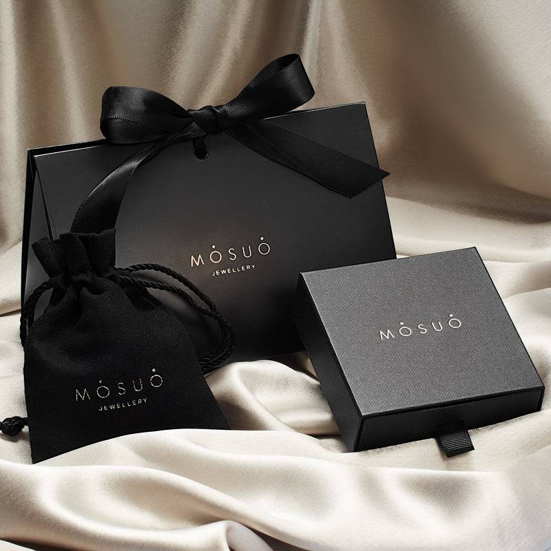 Mosuo Jewellery Diamant Buchstaben Halskette “W”- Vermeil Outlet