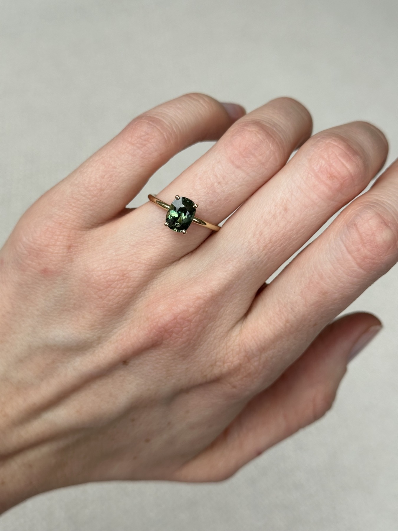 Nina Kastens Oval Green Sapphire Ring Exklusive Angebote