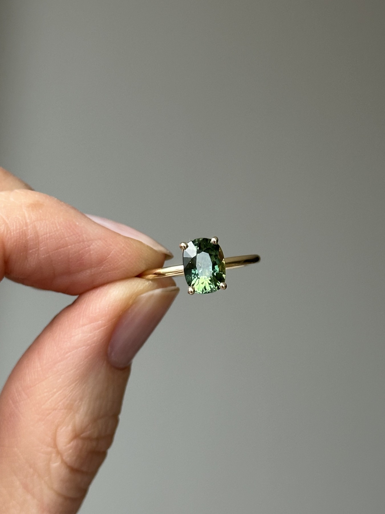 Nina Kastens Oval Green Sapphire Ring Exklusive Angebote