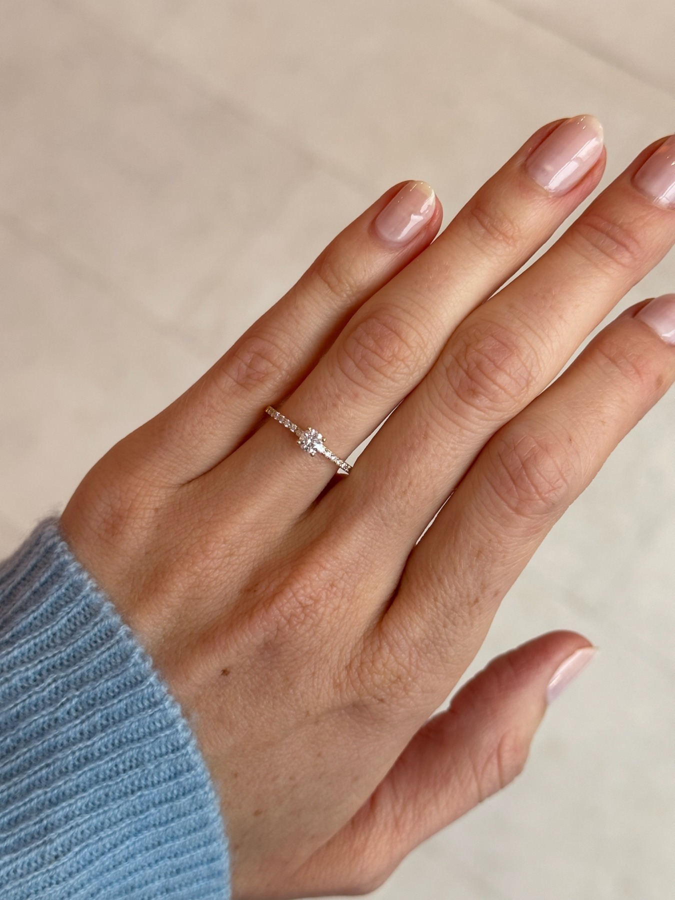 Nina Kastens Pavé Solitaire Ring Vierteljährliche Förderung
