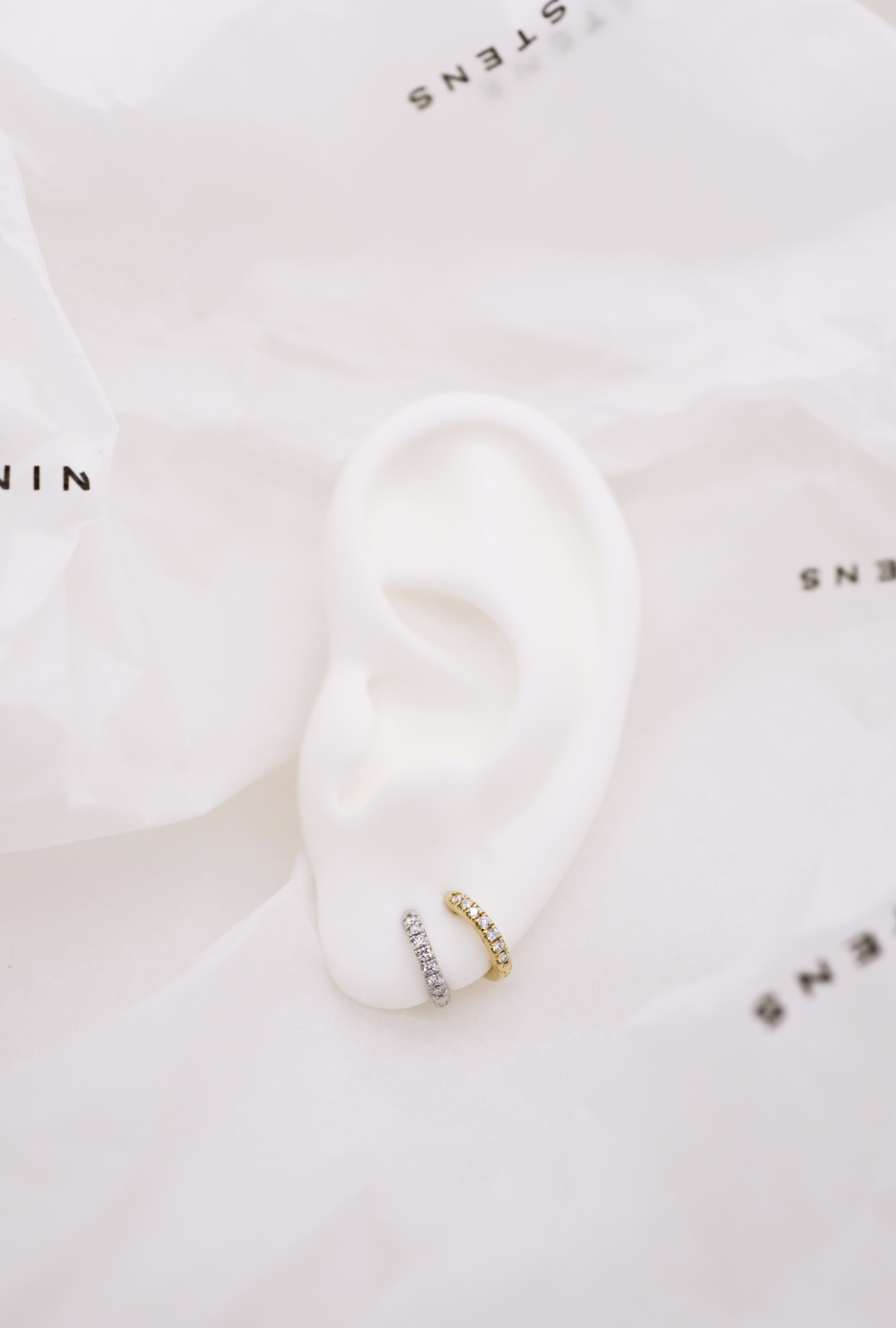 Nina Kastens Diamond Huggie White Gold Fabrik Onlineshop