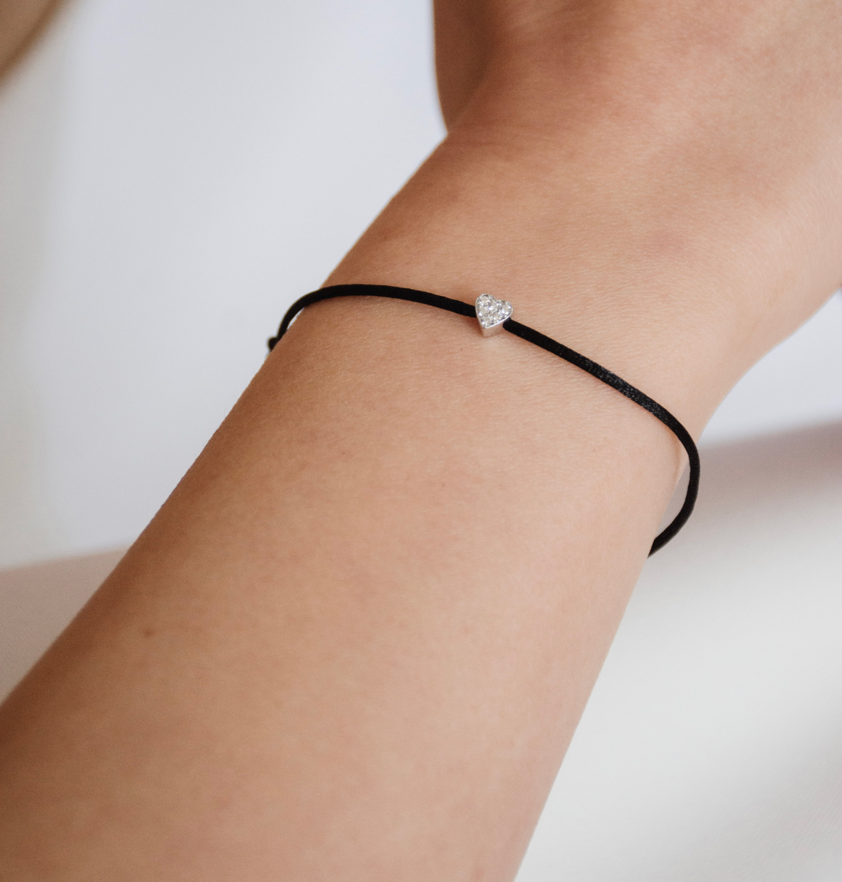 Nina Kastens Diamond Heart Bracelet Black Heißer Verkauf
