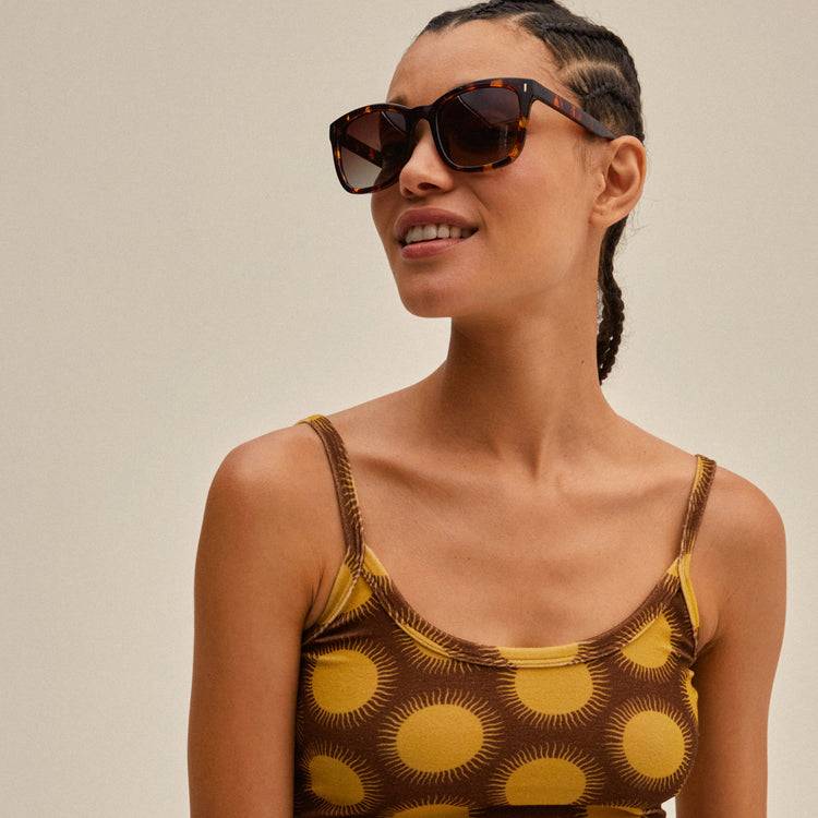 Pilgrim KATYA Recycelte Sonnenbrille Schildpatt-Braun/Gold Top Angebot