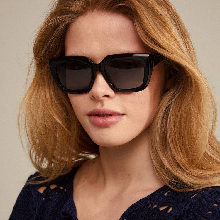 Pilgrim JOGLI Recycelte Sonnenbrille Schwarz/Gold Outlet