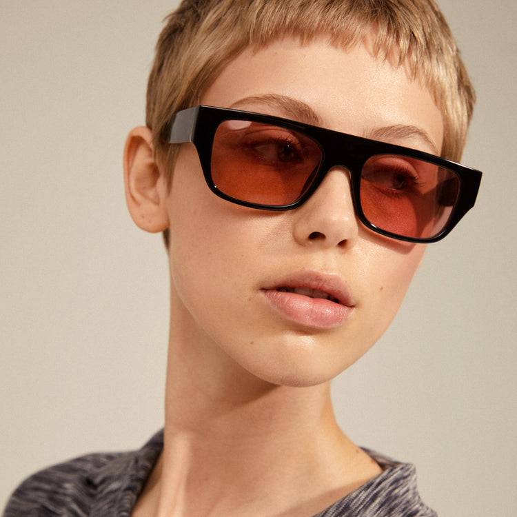 Pilgrim ENIEL Recycelte Sonnenbrille Schwarz/Gold Fabrikverkauf
