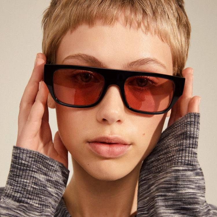 Pilgrim ENIEL Recycelte Sonnenbrille Schwarz/Gold Fabrikverkauf