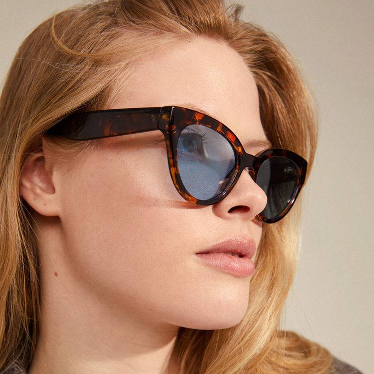 Pilgrim RAISA Recycelte Sonnenbrille Schildpatt-Braun Kostenloser Versand
