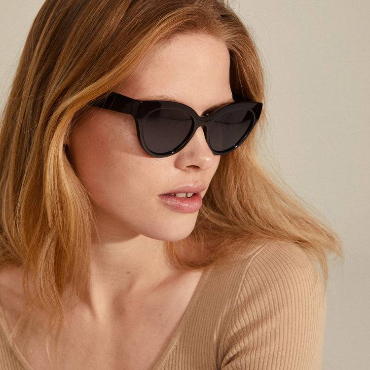 Pilgrim RAISA Recycelte Sonnenbrille Schwarz Fabrik Onlineshop
