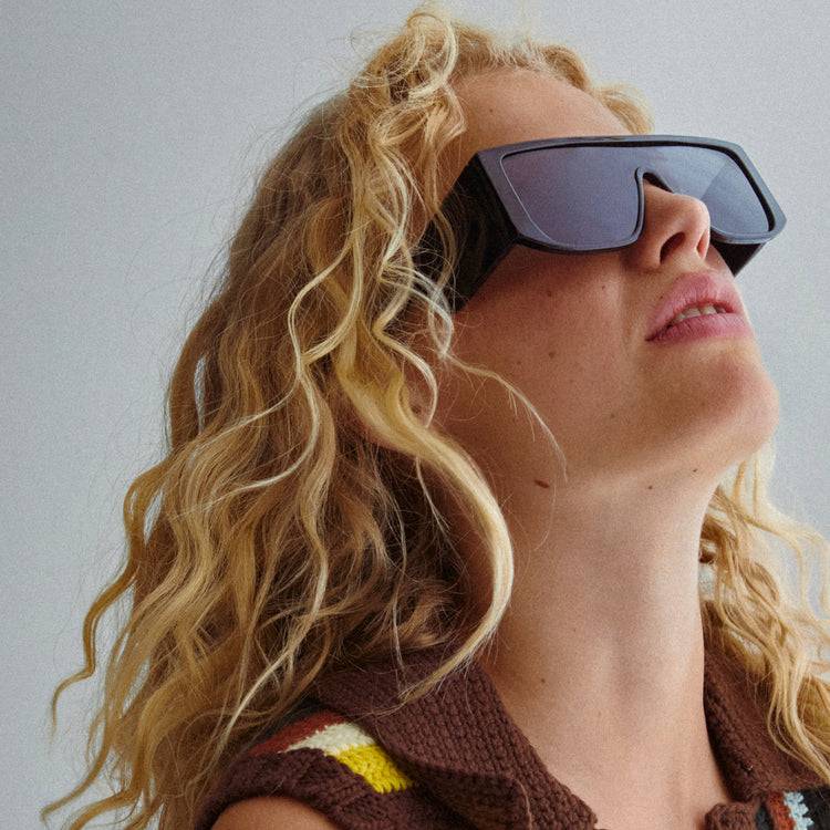 Pilgrim JOHARI Recycelte Sonnenbrille Schwarz Rabatt