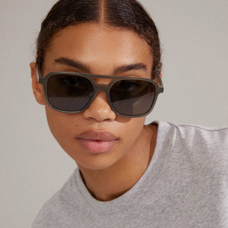 Pilgrim ELODIE Piloten-Sonnenbrille grau Bis zu 55% Rabatt