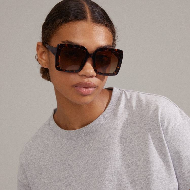 Pilgrim LUCIANA Oversized Vintage-Sonnenbrille in braunem Schildpatt Super Rabatt