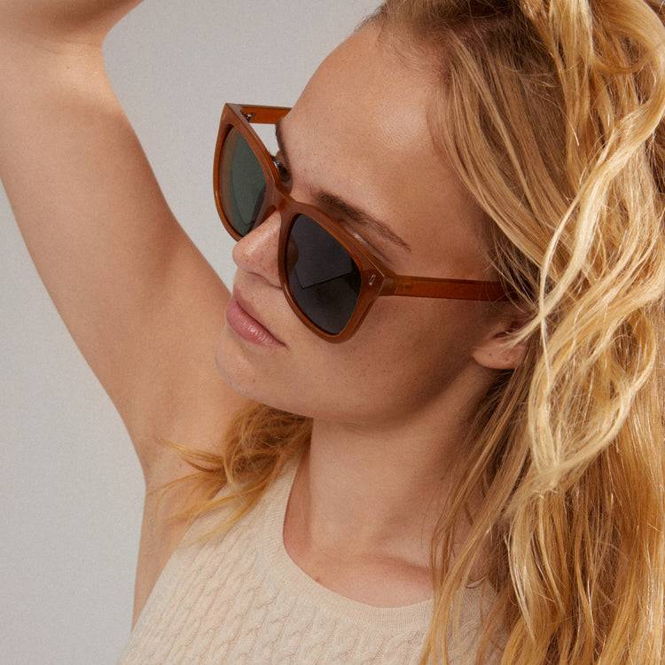 Pilgrim KATYA ikonische Retro-Sonnenbrille karamellbraun Riesige Rabatte