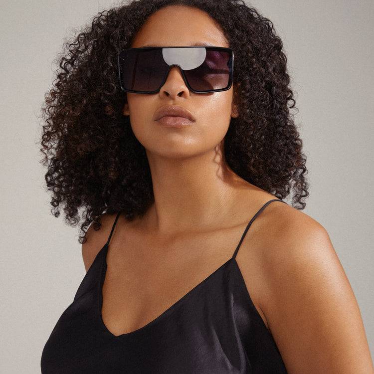 Pilgrim OCEANE eckig geformte Shield-Sonnenbrille schwarz Fabrikladen