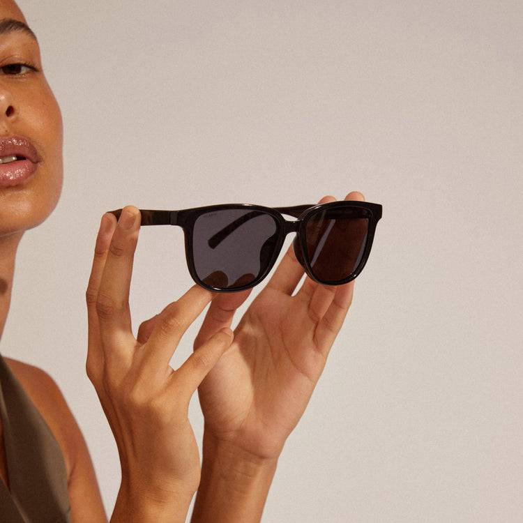 Pilgrim JAMILA recycelte Sonnenbrille schwarz zollfrei