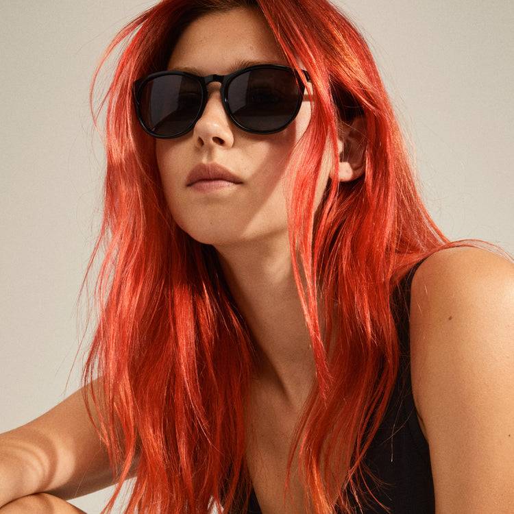 Pilgrim CAMILLA recycelte klassische Sonnenbrille schwarz 2025