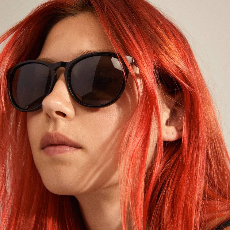 Pilgrim CAMILLA recycelte klassische Sonnenbrille schwarz 2025