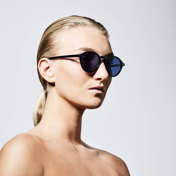 Pilgrim ROXANNE klassische runde Sonnenbrille, blau Große Rabatte