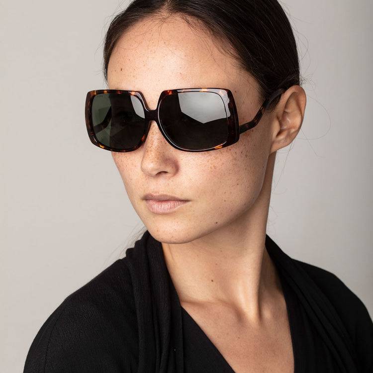 Pilgrim ELLEN oversized Retro-Sonnenbrille, Schildpatt Kauf eins, bekomm eins gratis