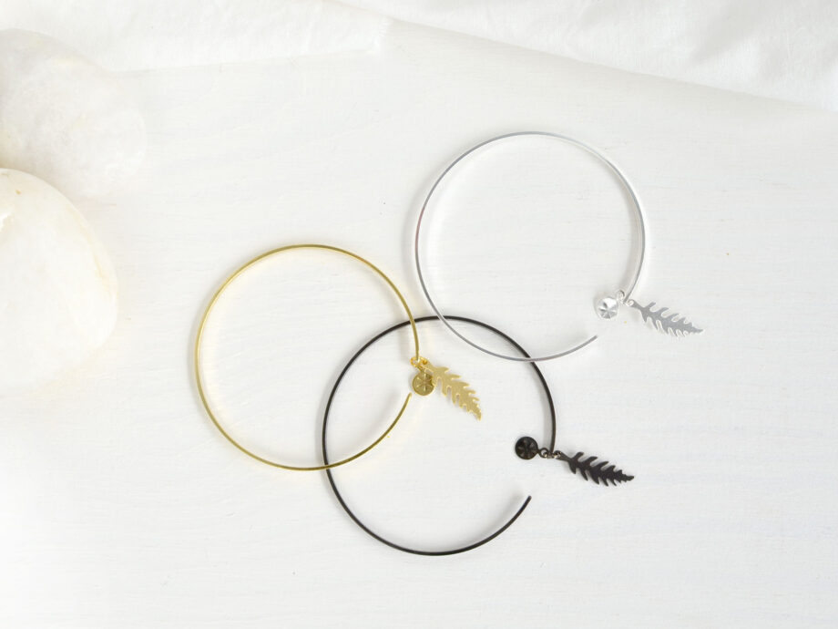 Renna Deluxe Armreif mit Farn in Gold zollfrei