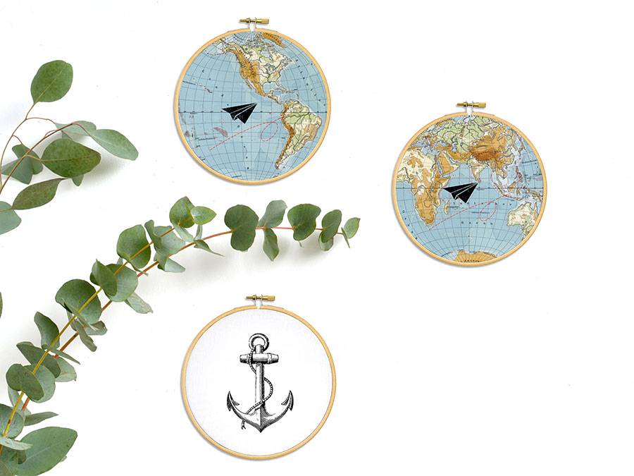 Renna Deluxe Flieger auf Weltreisen _ Bild im Stickrahmen Online Outlet