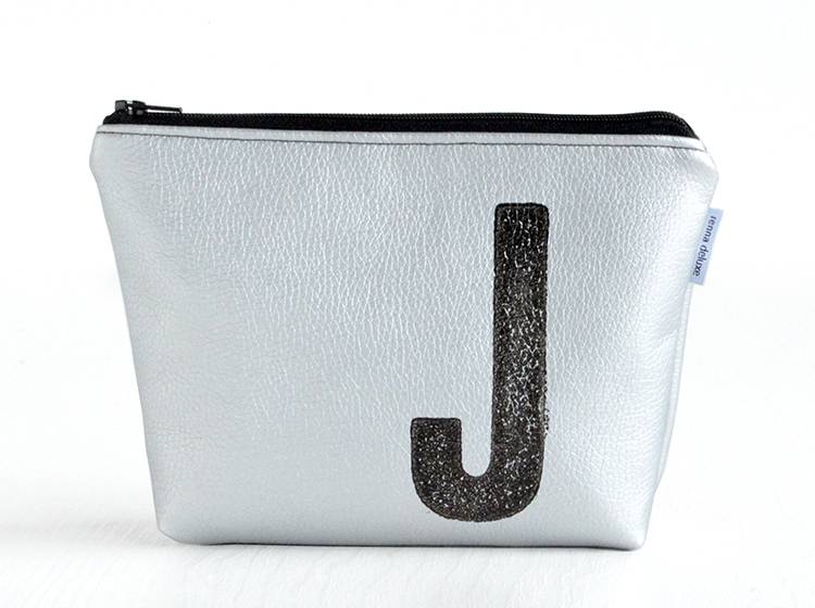 Renna Deluxe Kosmetiktasche Metallic SILBER mit Buchstabe Begrenzt auf 3 Tage