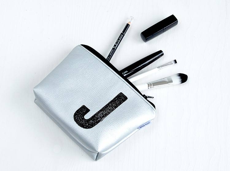 Renna Deluxe Kosmetiktasche Metallic SILBER mit Buchstabe Begrenzt auf 3 Tage
