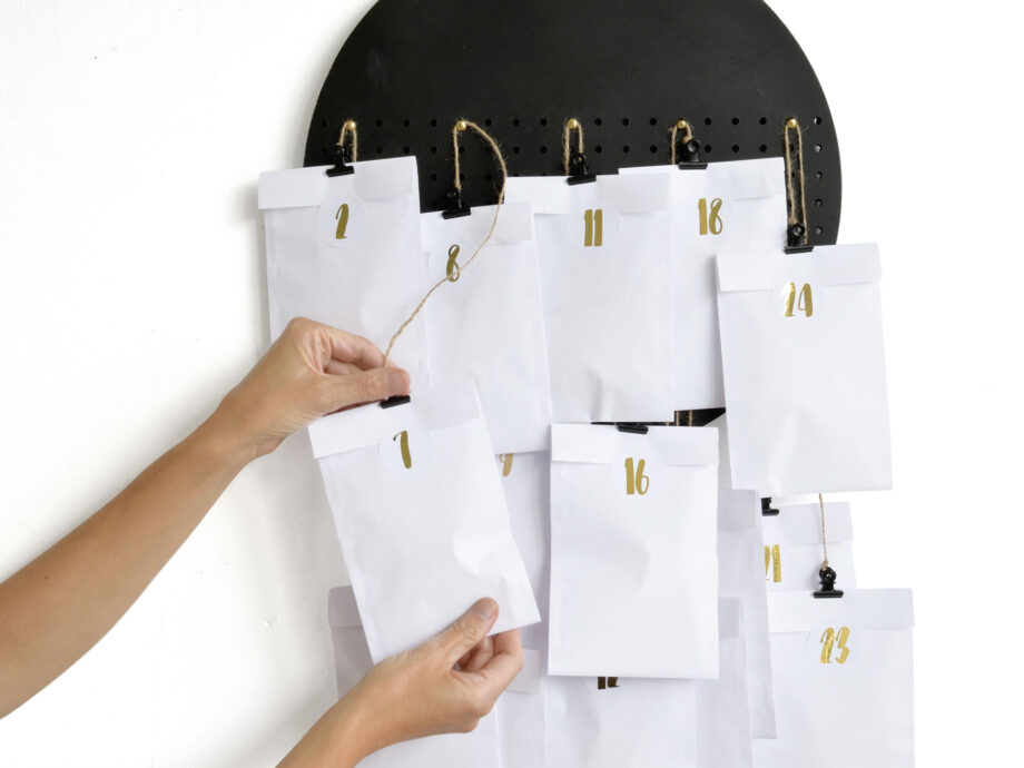 Renna Deluxe Adventskalender SILBER metallic mit weißen Tüten Riesige Ersparnisse