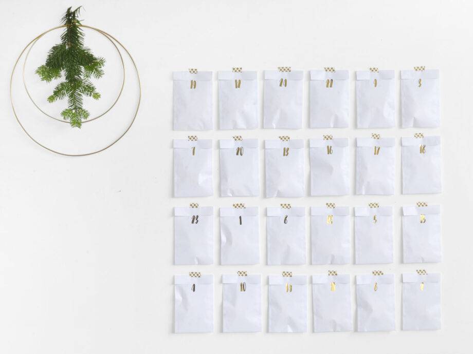 Renna Deluxe Adventskalender SILBER metallic mit weißen Tüten Riesige Ersparnisse