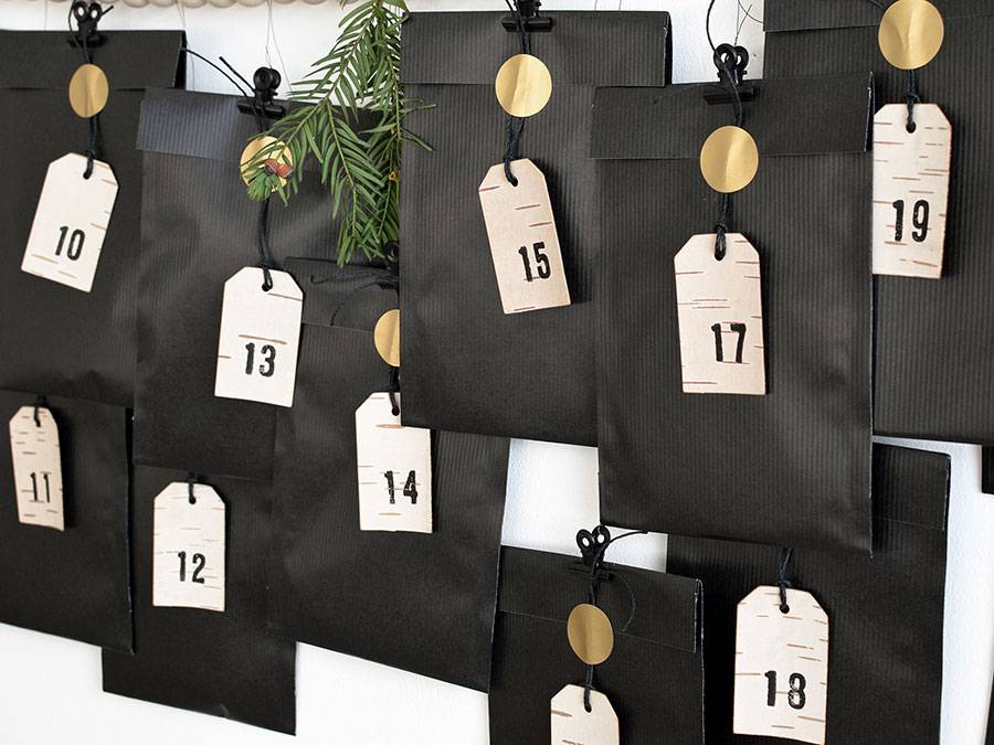 Renna Deluxe Adventskalender Zahlen Anhänger aus Birkenrinde im Angebot