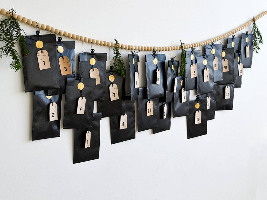 Renna Deluxe Adventskalender Zahlen Anhänger aus Birkenrinde im Angebot